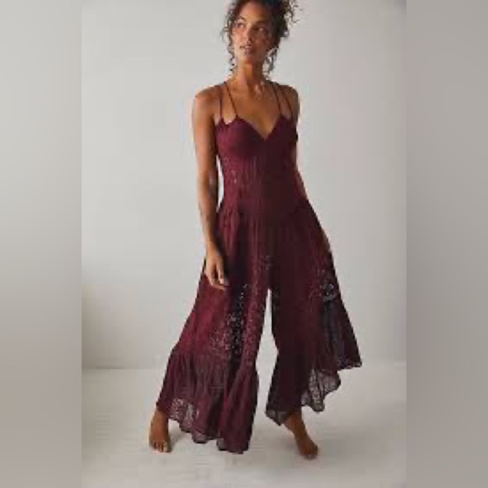 NWT FREE PEOPLE MAKE ME LOVE YOU ROMPER IN WINE LACE SEXY MEDIUM SOLD OUT NWT